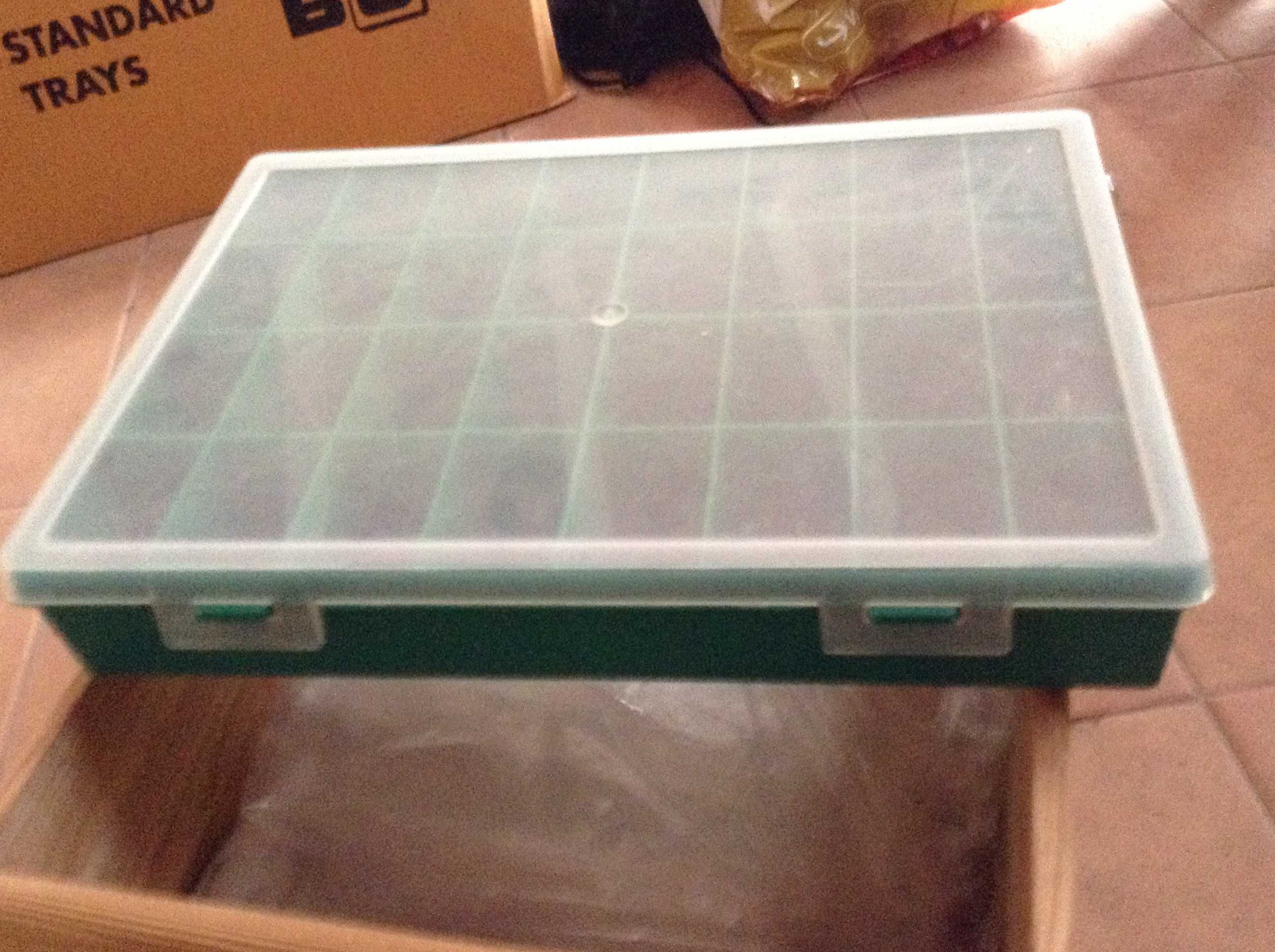 caixas organizdoras com material de bricolage