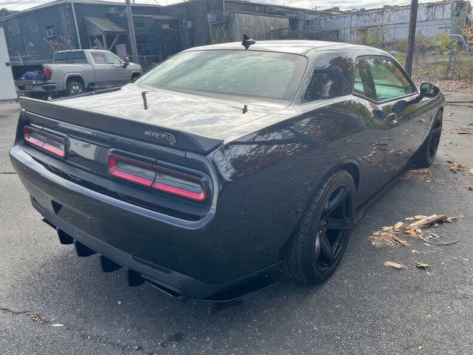 Dodge Challenger SRT Hellcat      2017