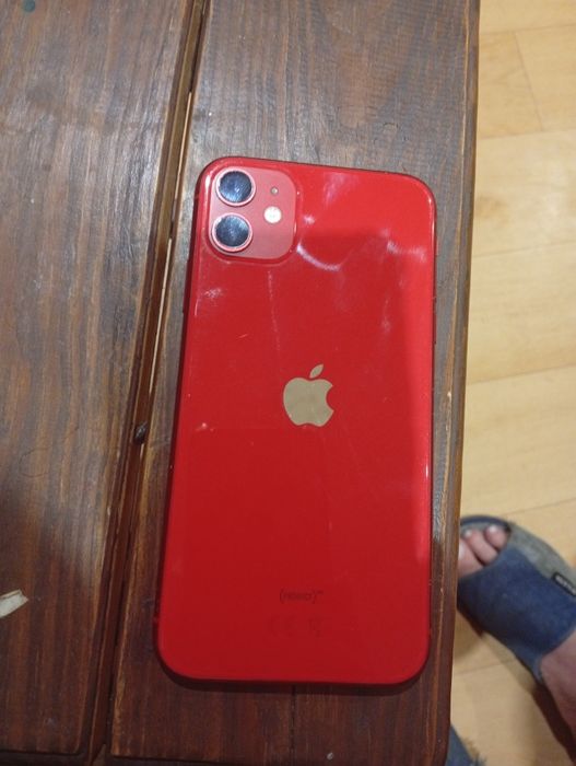 Продам айфон 11 на 64 гб