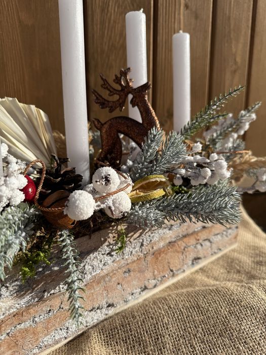 Stroik świąteczny ze świecami