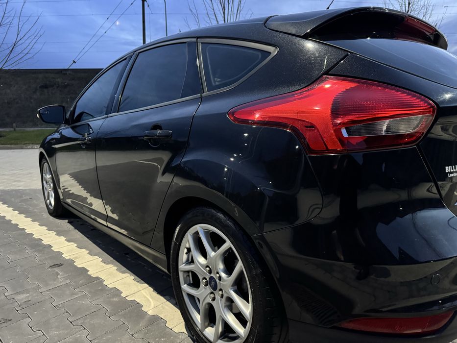 Економний та надійний автомобіль, салон в шкірі