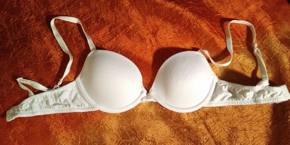 biały biustonosz F&F 70A
