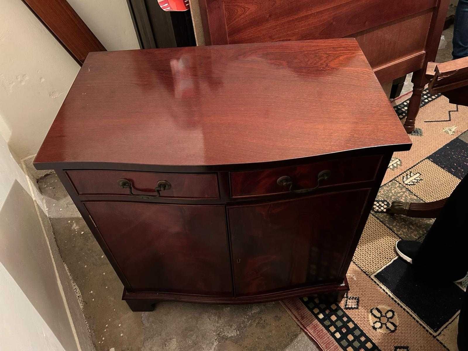 Móvel Muito Bonito em Mogno 150€