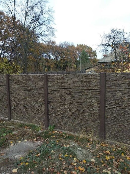 Бетонний забор, з профнастилу ворота, стовпчики, кільця, напівсфери