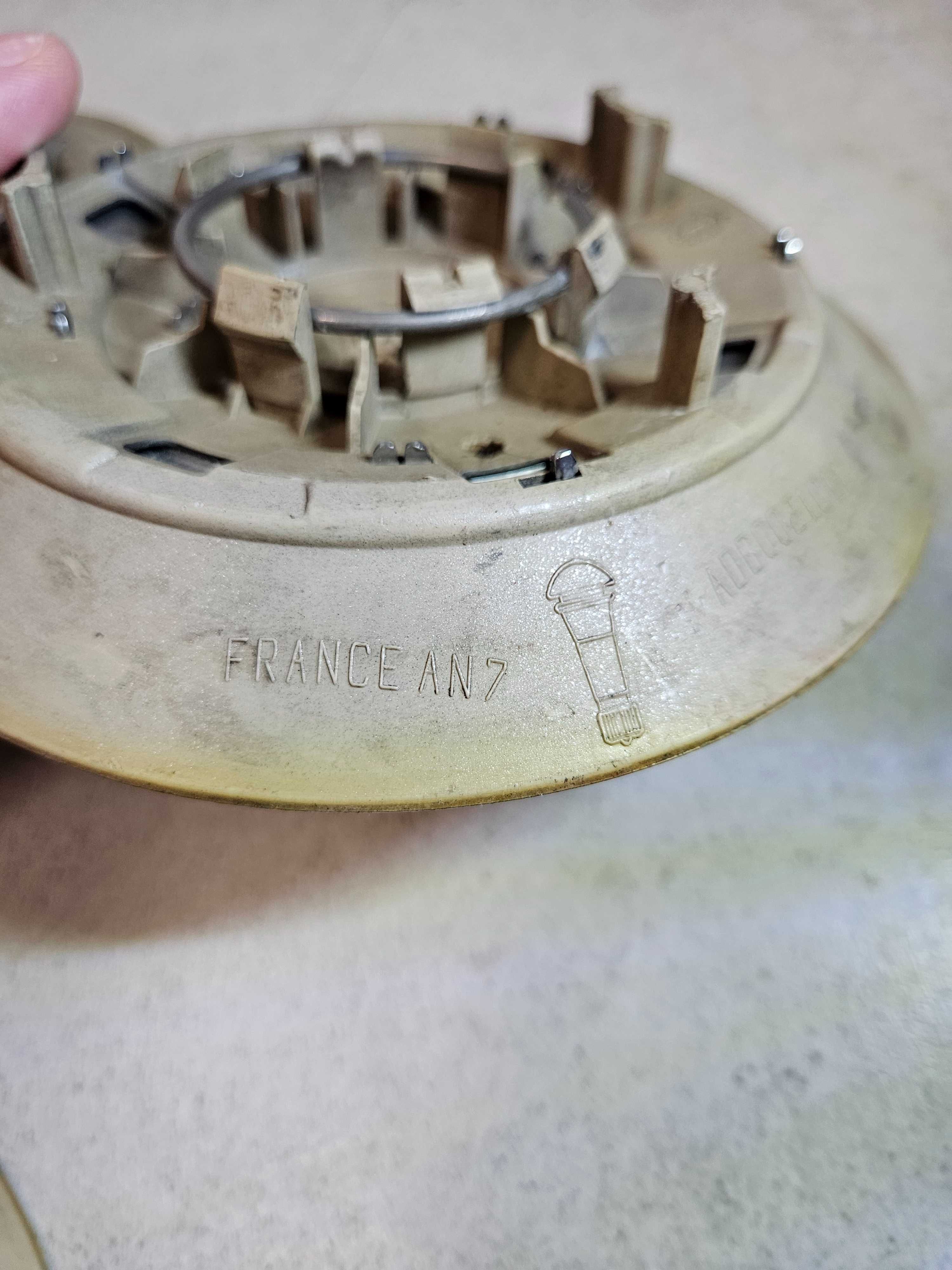 Oryginalne dekle dekielki do felg aluminiowych m.in. Audi A4, A6, A8.