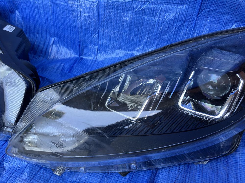 Zestaw lamp  Ford escape LJ6B - 13W030 / 13W029