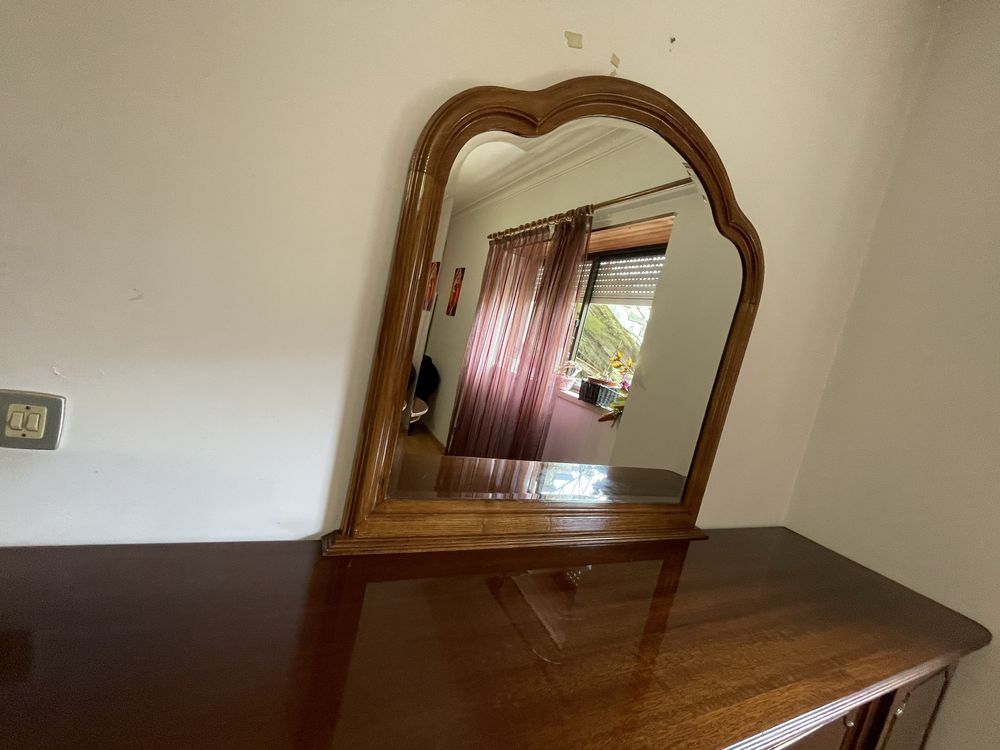Moveis de sala jantar aparador com espelho e mesa de jantar