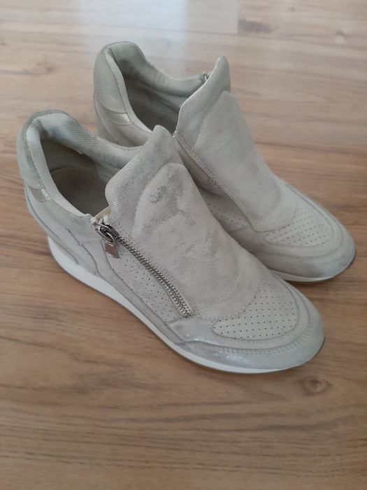 Buty na ukrytym koturnie Geox