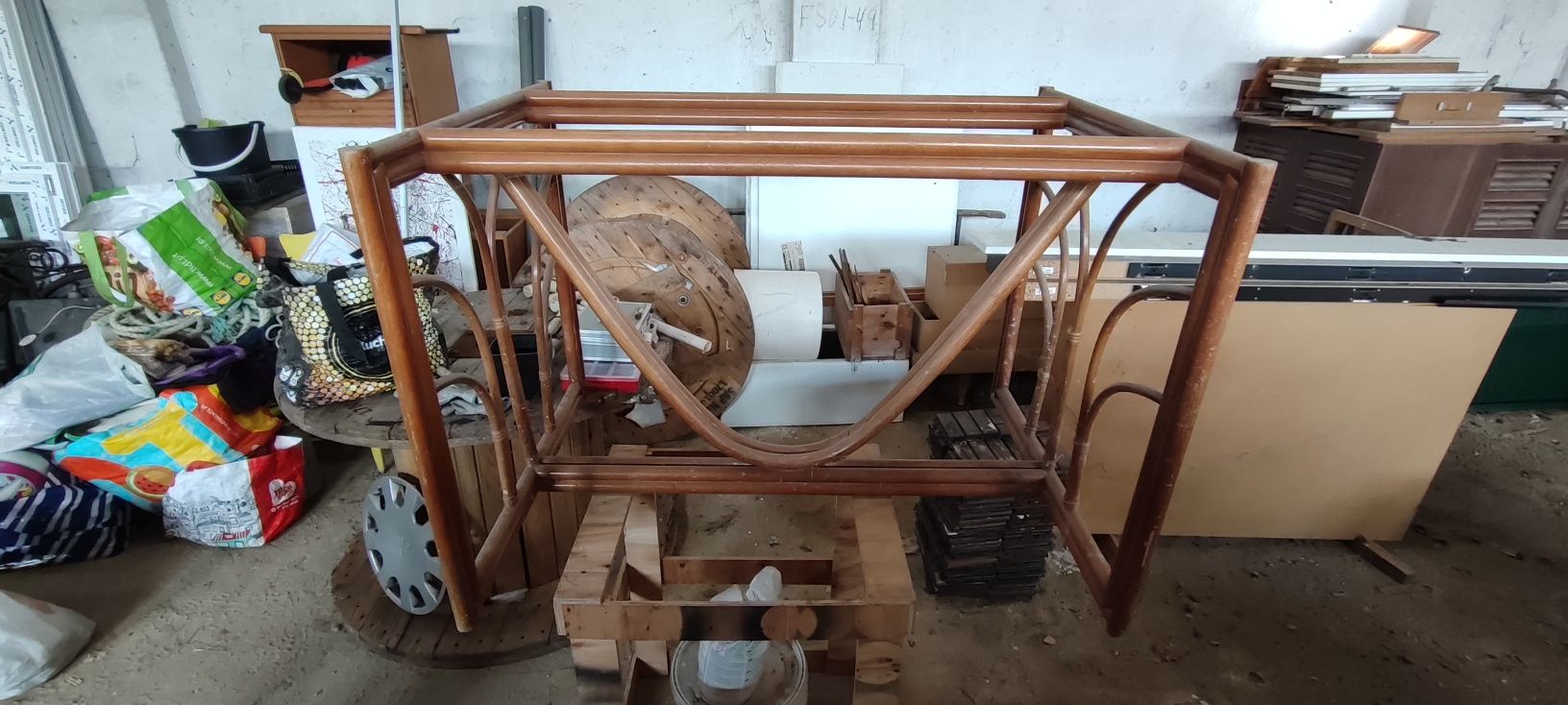 Mesa de bambu sem tampo de vidro