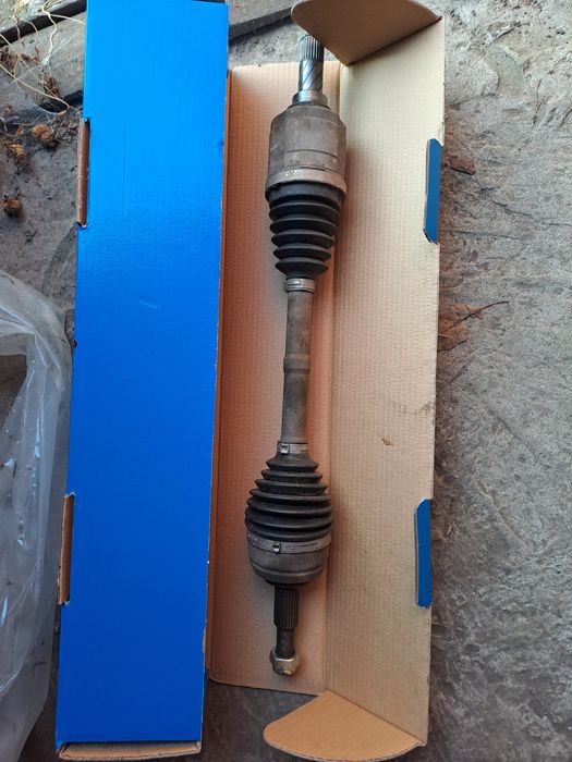 Полуось передня левая на Renault Daster 1.5 tdi 4wd