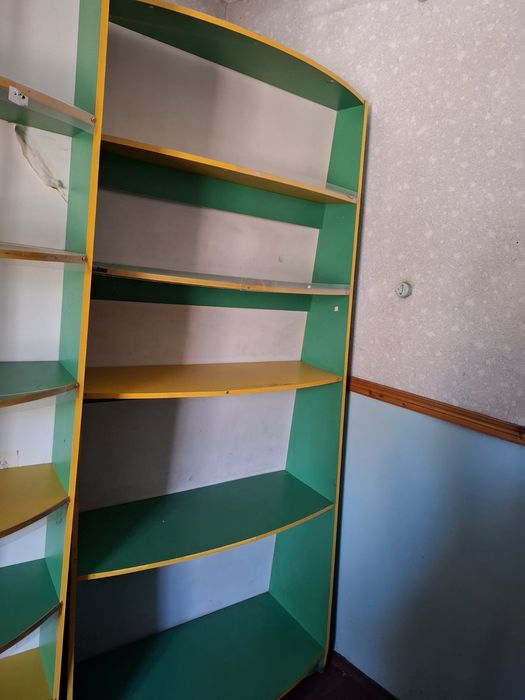 Продам полки в хорошем состоянии для магазина
