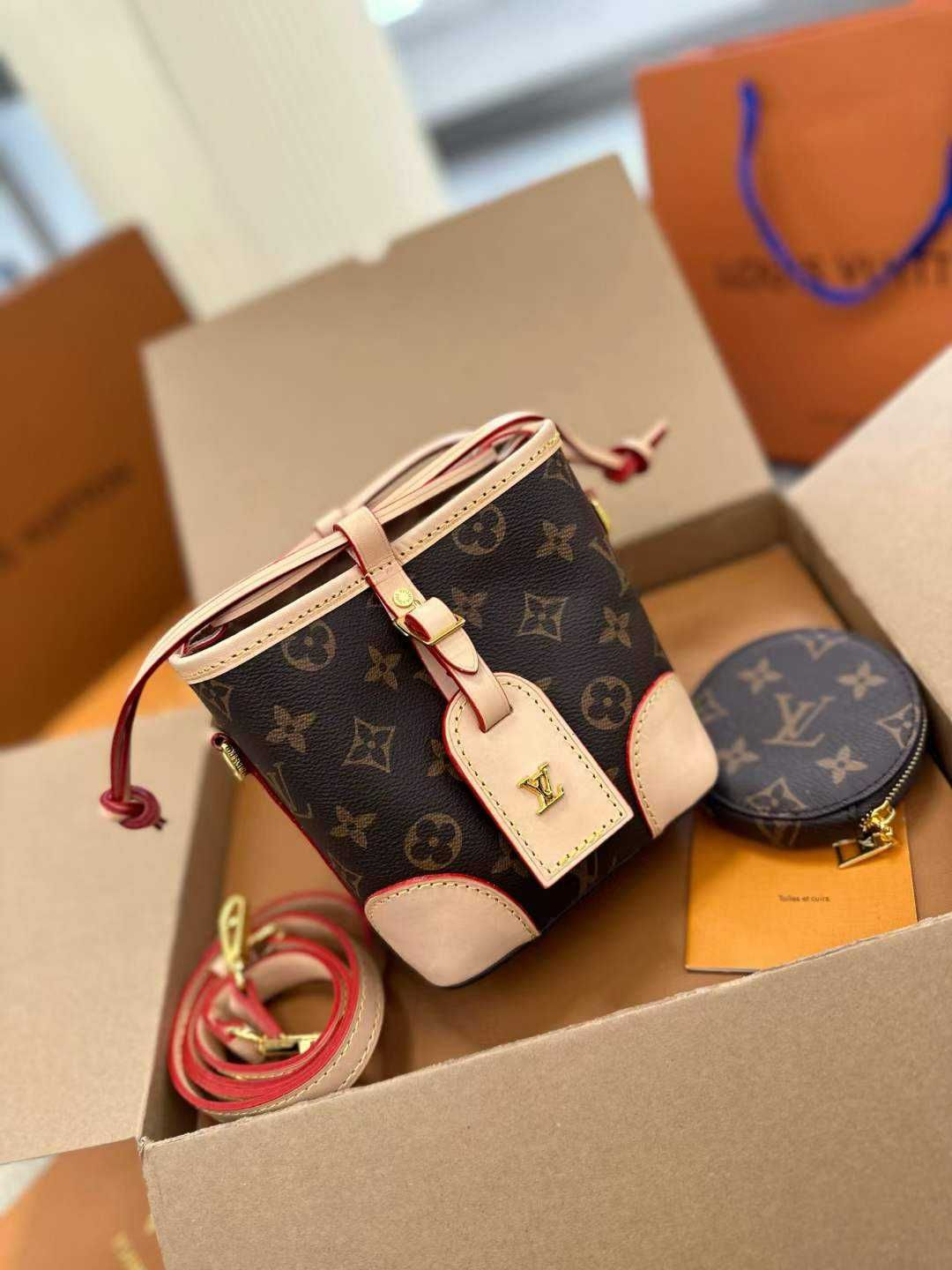 Bolsa feminina Louis Vuitton 87-32