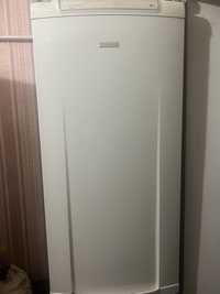Холодильник Electrolux.
