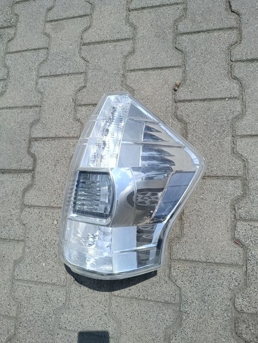 Lampa tylna Toyota Prius Plus.