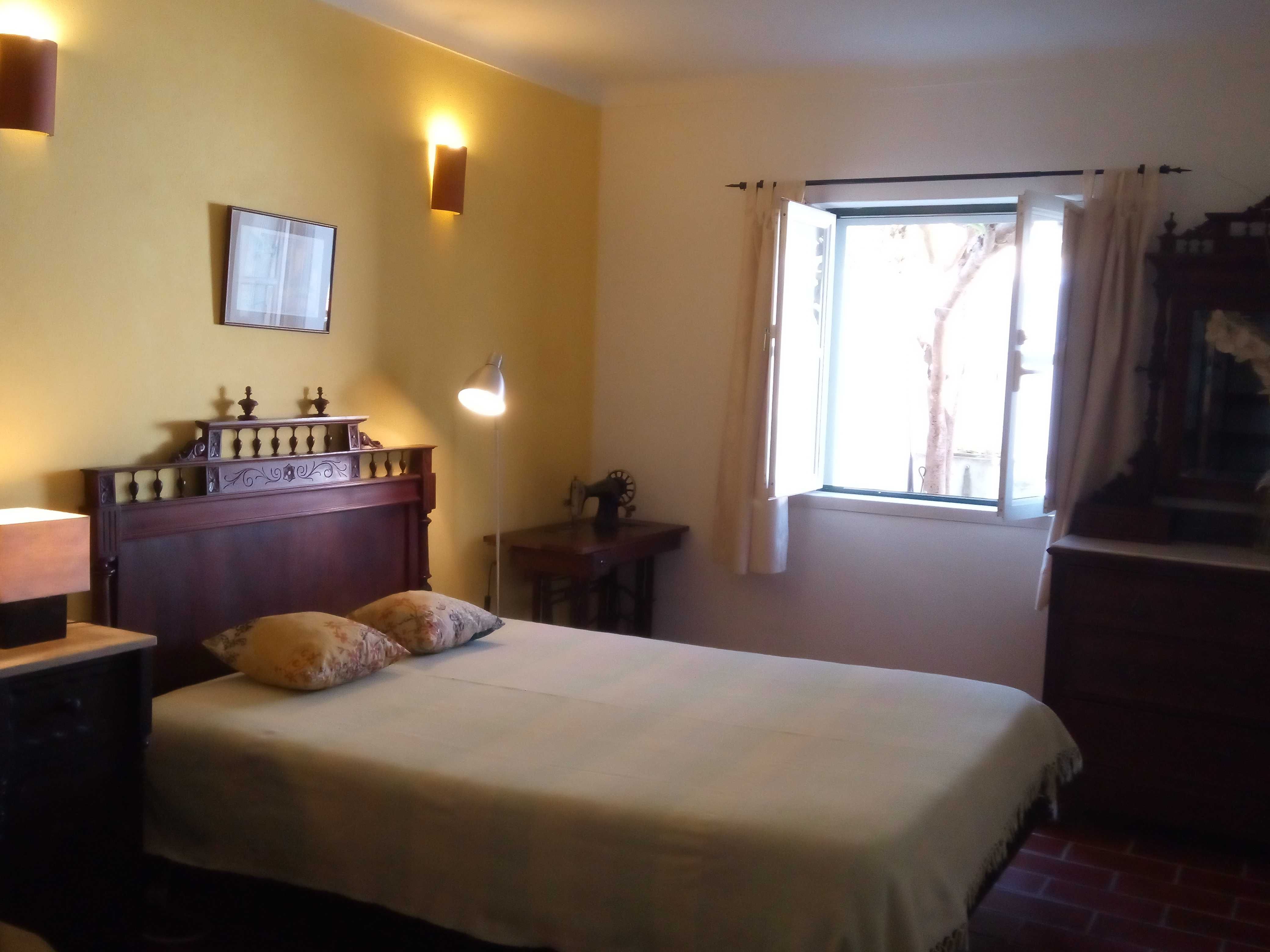Apartamento T1 com grande pátio a 5 min a pé da praia