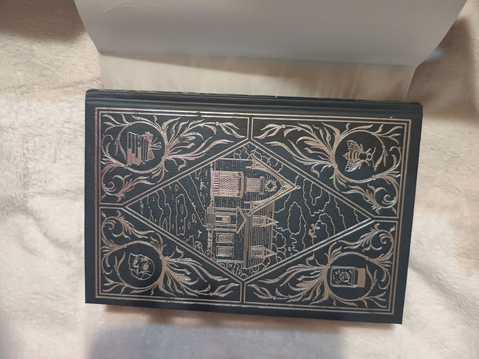 Чорнило, кров, сестра, книжник