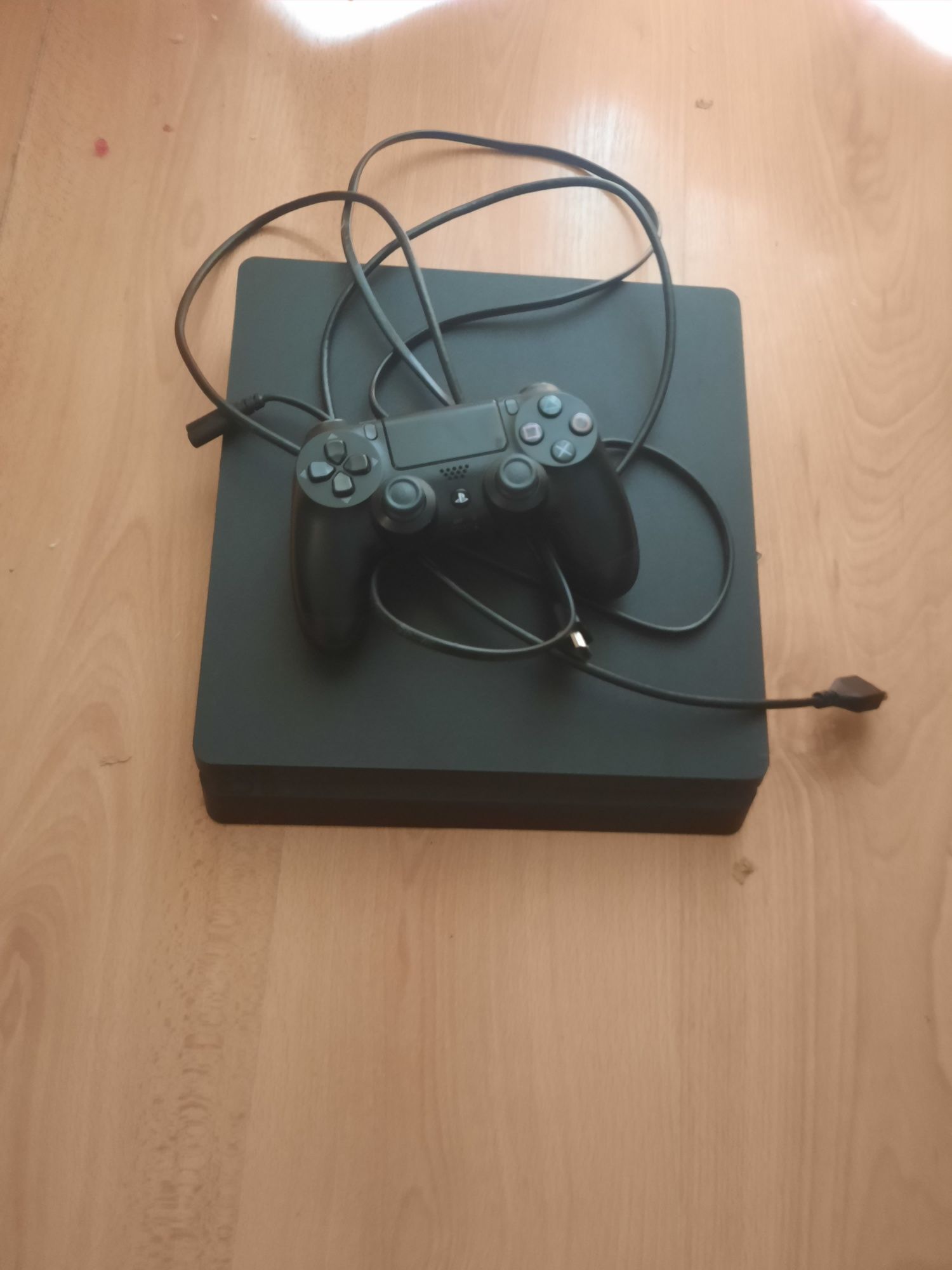 Sprzedam konsole ps4 slim