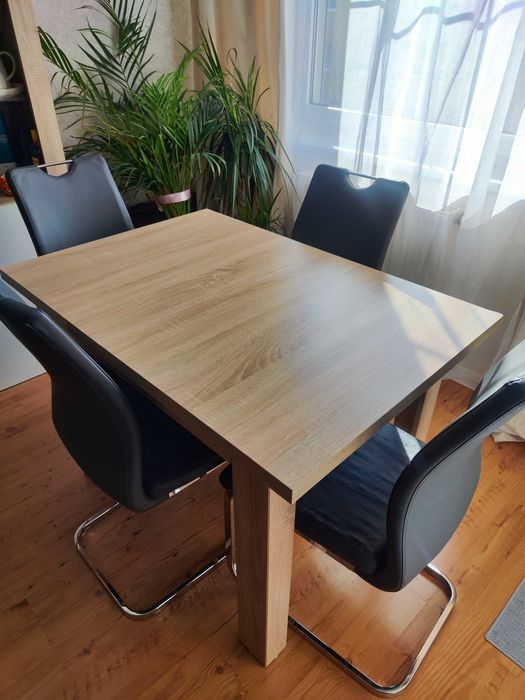 Stół do jadalni z 4 krzesłami