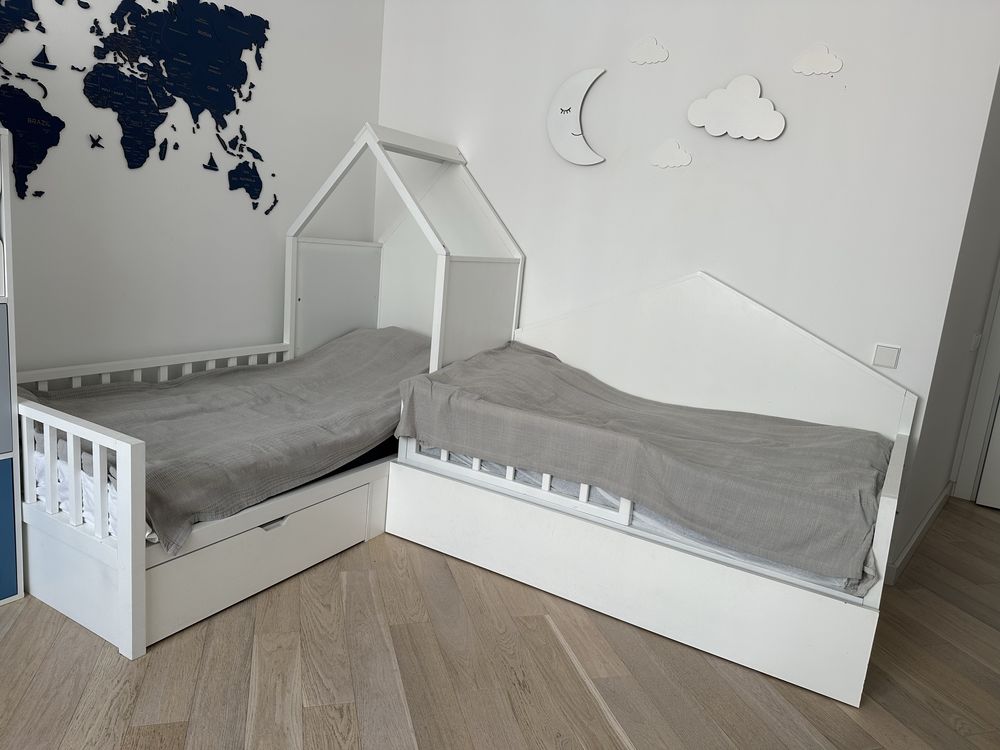 Дитяче ліжко з трьома спальними місцями