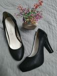 czarne eleganckie buty na obcasie