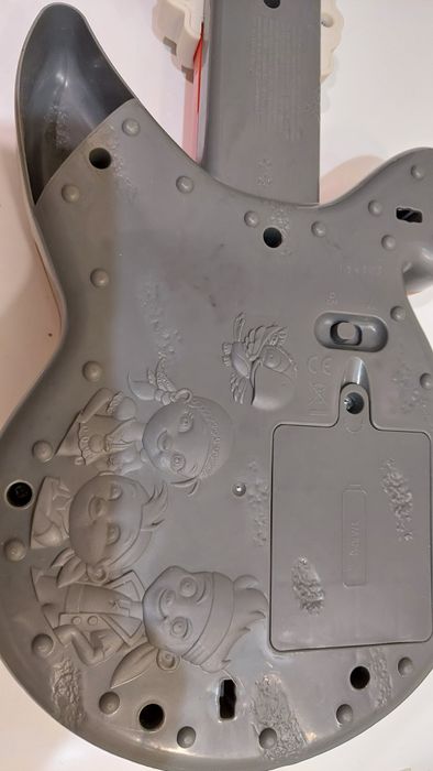 Gitara- Piotruś Pan-Jake i piraci z Nibyland