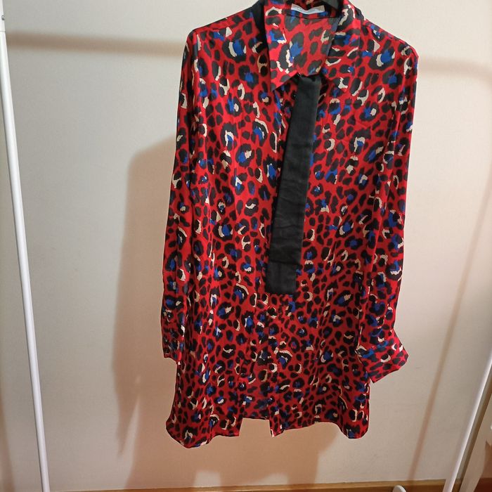 Vestido acetinado, com padrão tigresa tamanho S