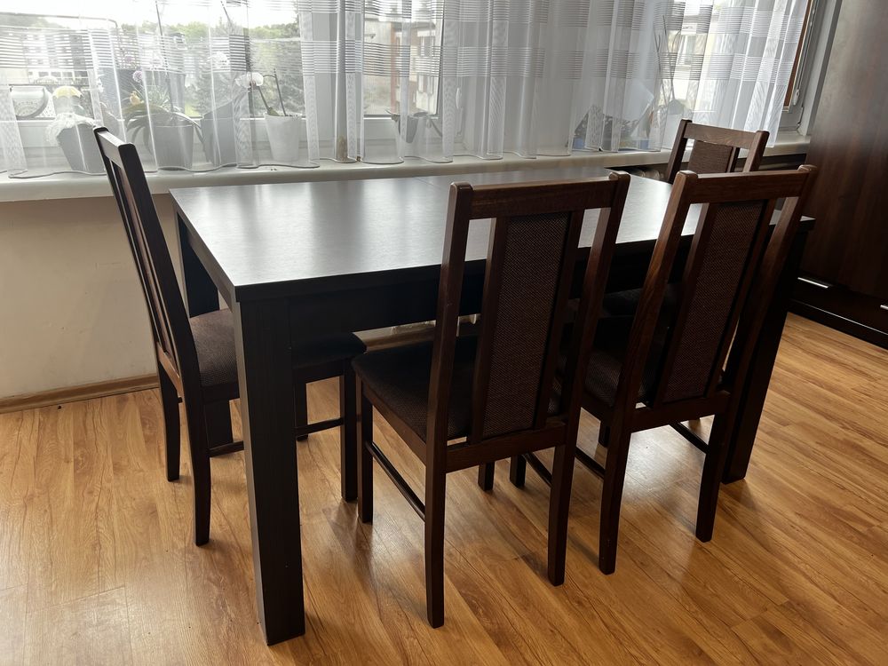 Stół rozkladany plus 6 krzeseł