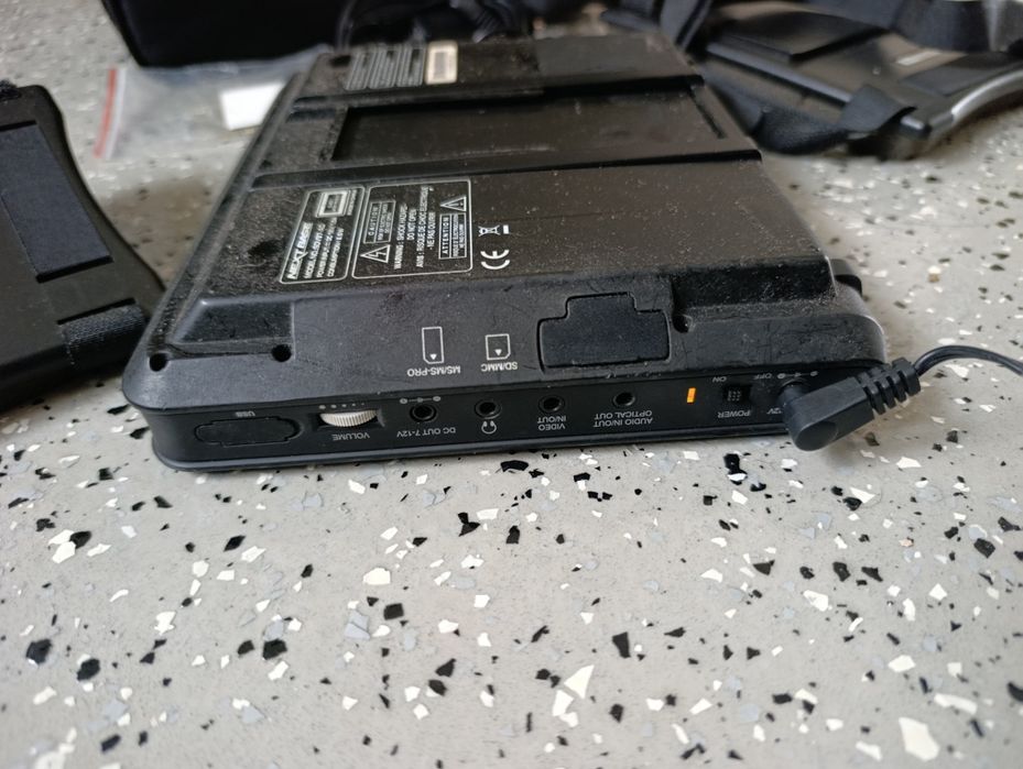 Dvd player на підголовник в авто