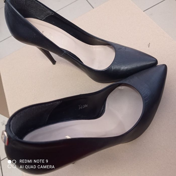 3 pary markowych szpilek