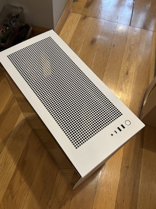 Nzxt h7 flow black and white