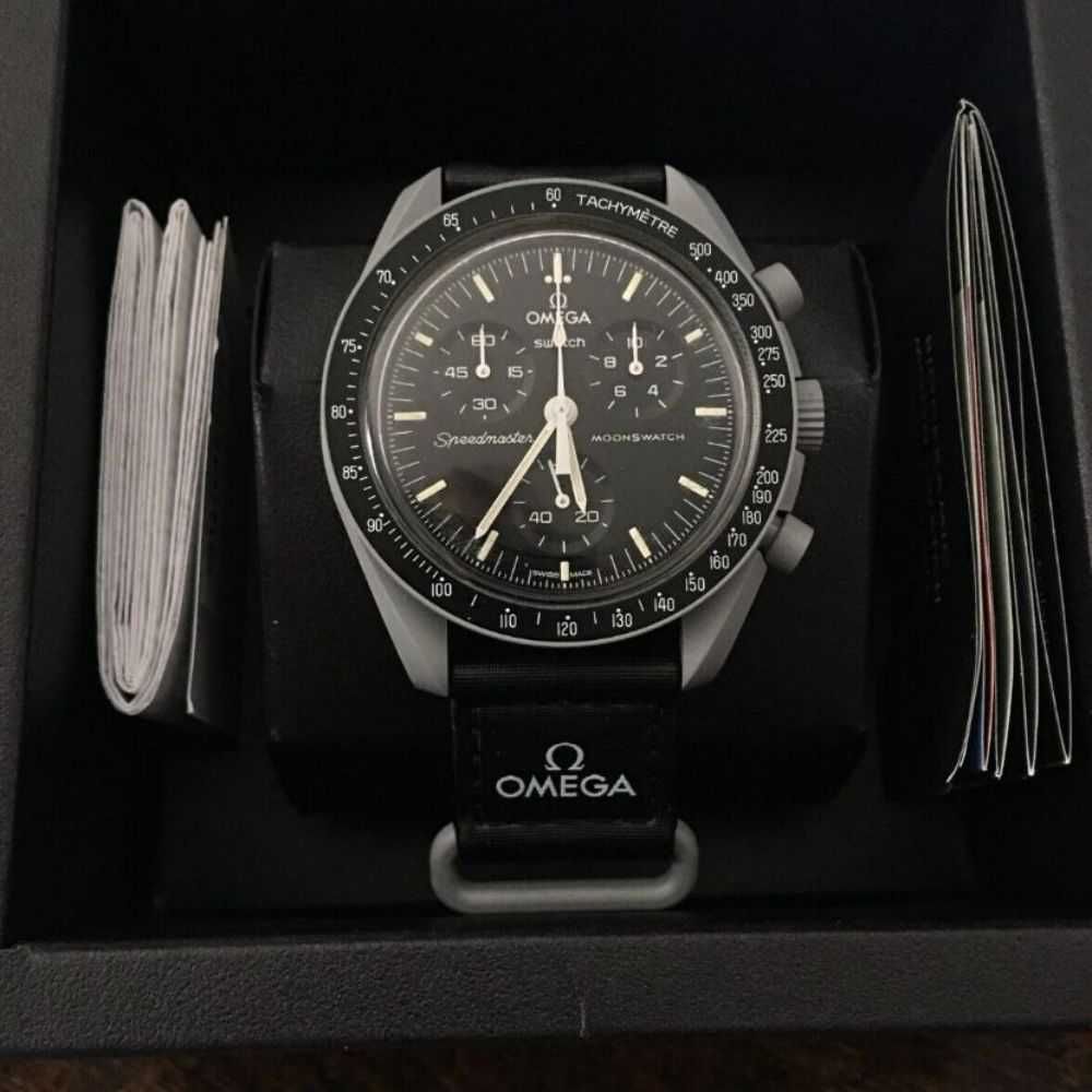 Omega x Swatch SO33M100 Moon - Black Friday -50% Rabatu