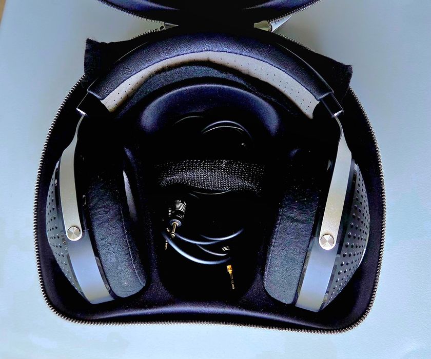 Auscultadores Focal Elegia