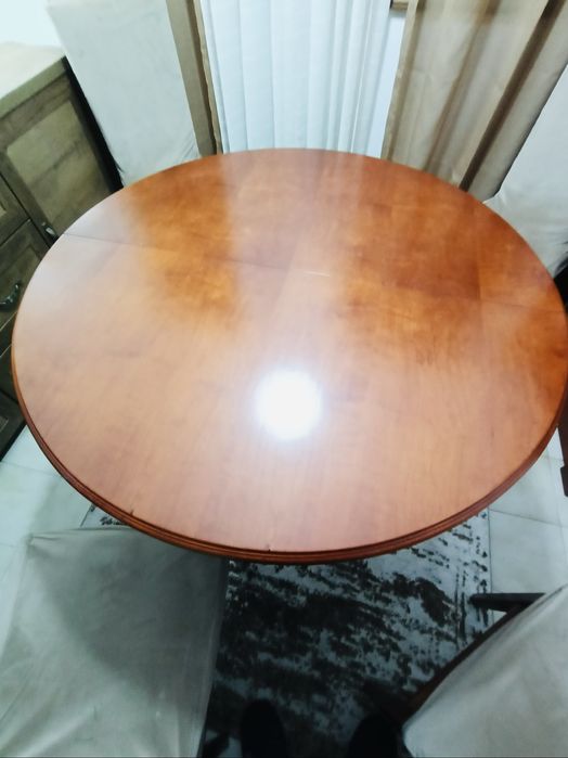 Vendo mesa em cerejeira e 4 cadeiras
