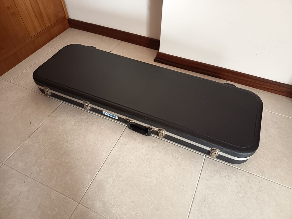 Baixo Yamaha RBX374 + Freedom Case