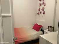 24453 - Quarto com cama de solteiro em apartamento com 5 quartos