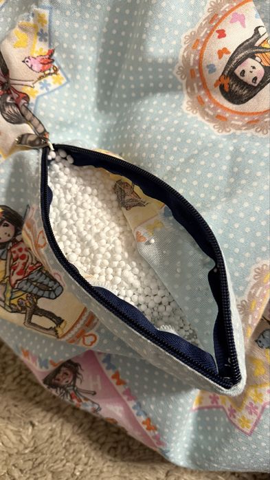 Puff ou colchão de esferovite ou isopor