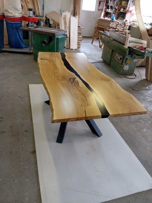 Stół Dębowy z żywicą