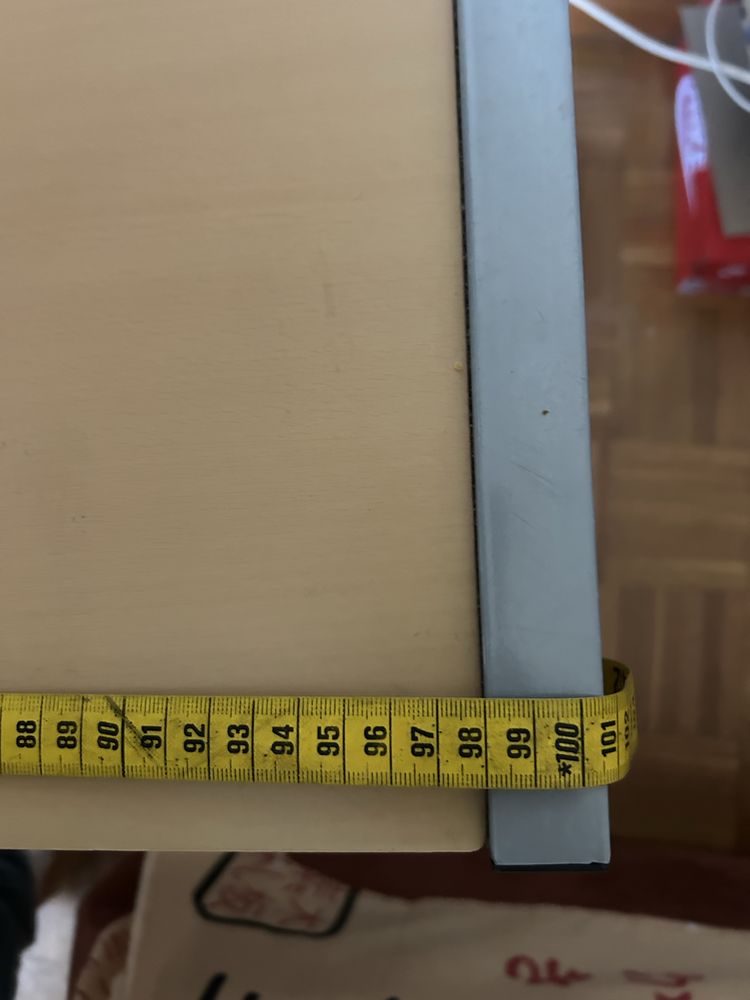 Mesa, secretária c/ roda em falta 100x48x72