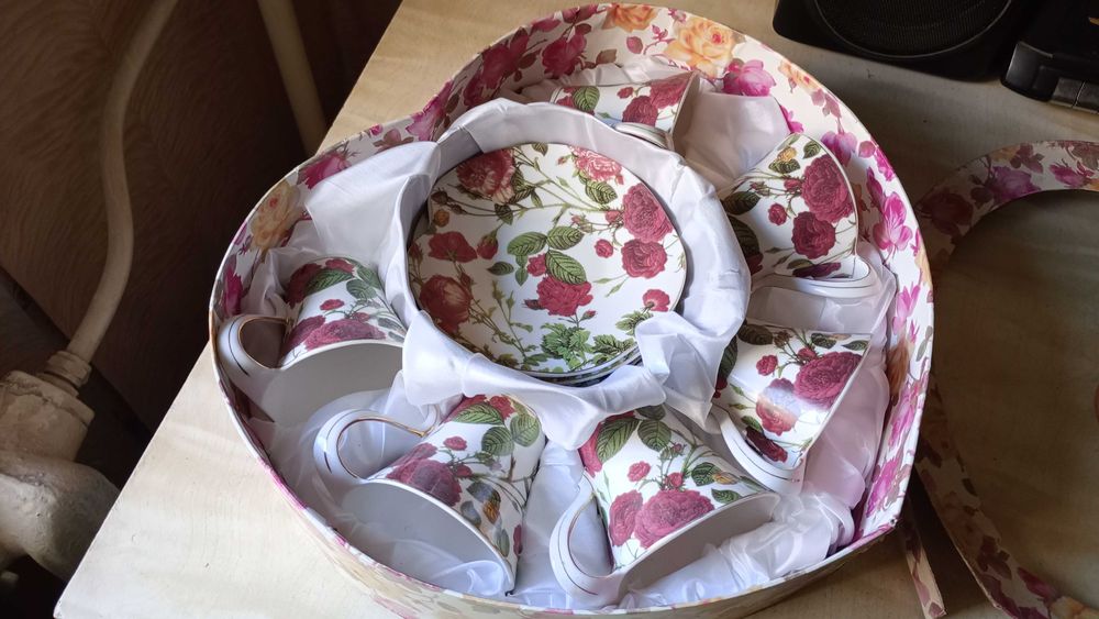 Чайный сервиз в упаковке.