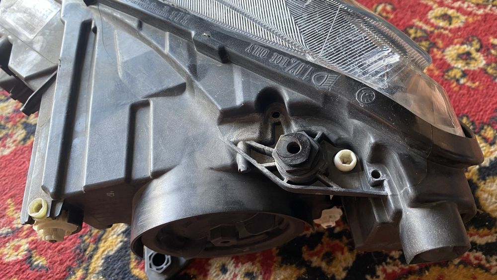 Skoda Superb 3 Lampa przód prawa biksenon , smart light assistant