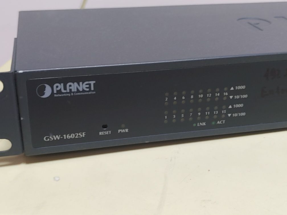 16-Port Gigabit Web Smart Switch Planet GSW-1602SF