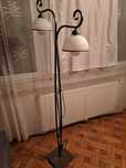 Lampa stojąca, duża.