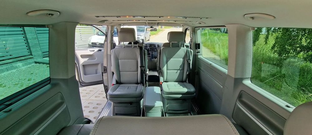 Продаю Volkswagen Multivan 2012 року.