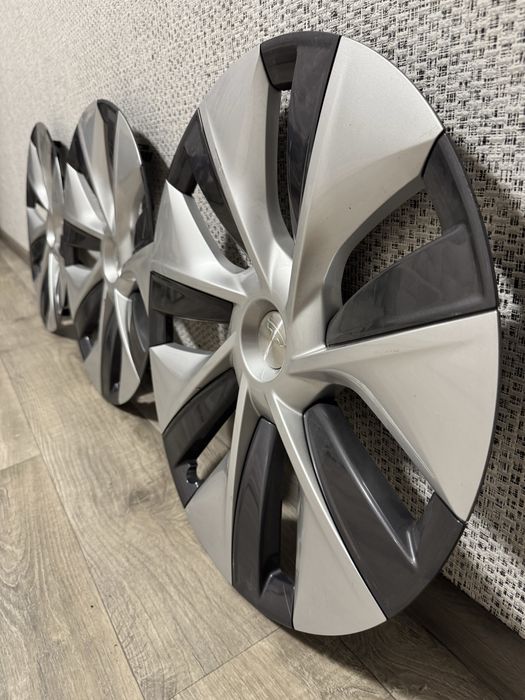 Продам колпаки  Tesla  R19 б/в