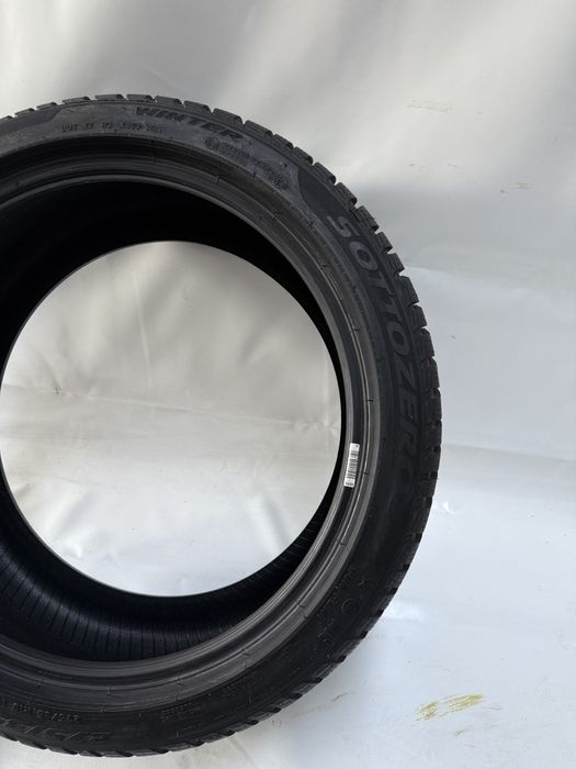 275/35/19 Pirelli Sottozero 3 MOE Run-Flat 100V