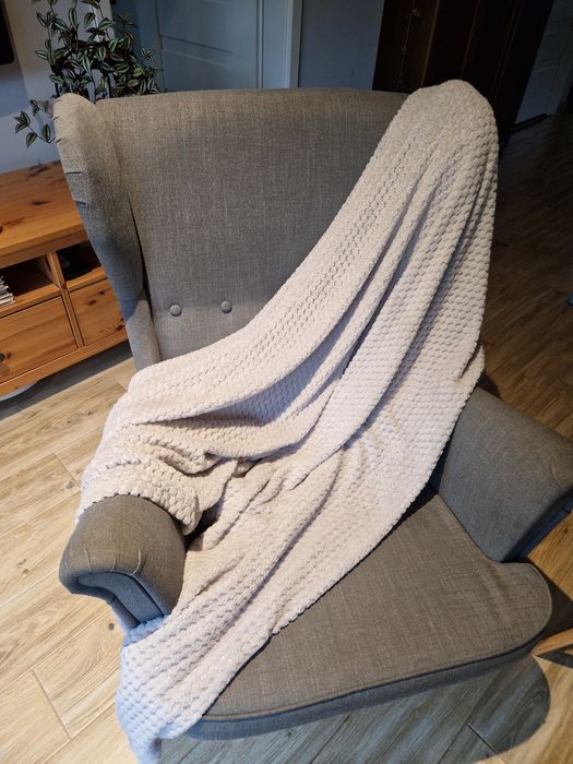 Nowy szary ażurowy koc Sinsay Home