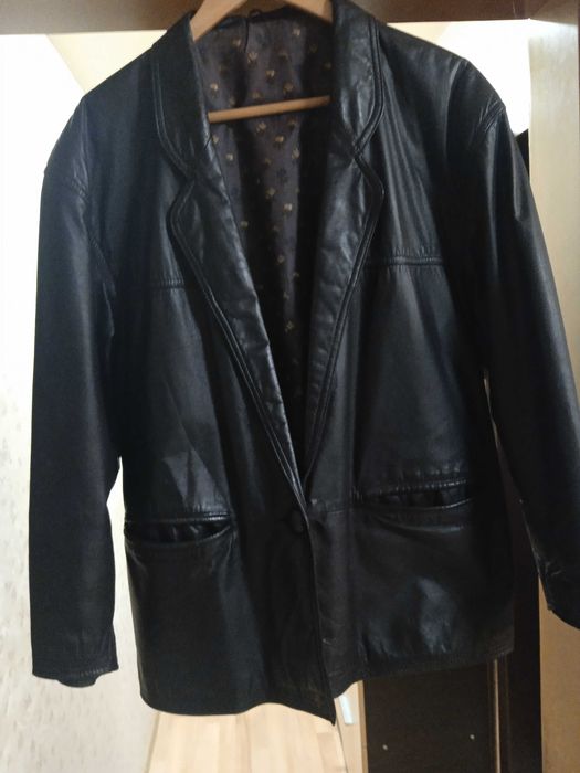 Продам женский кожаный пиджак