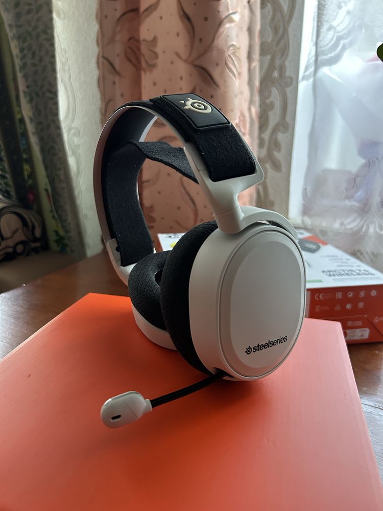 SteelSeries Arctis 7+ wireless white