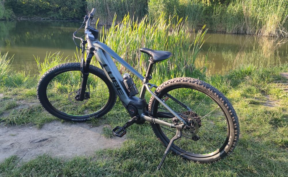 Електровелосипед Cube, колеса 27.5, рама S