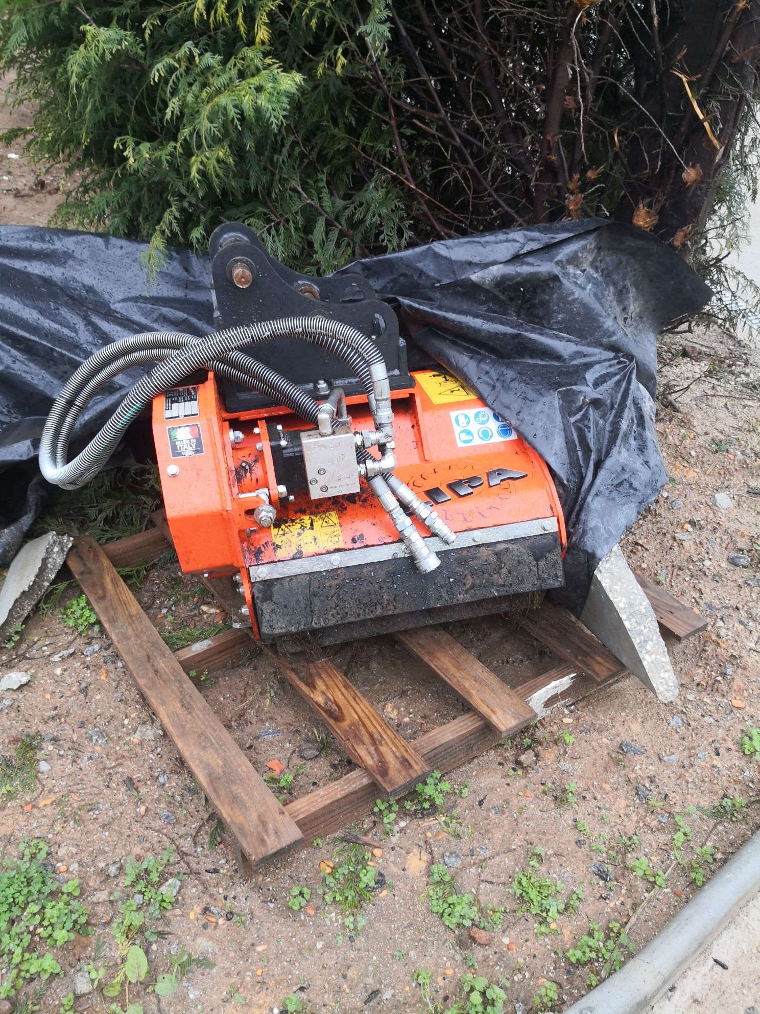 Vendo destrossador para mine giratória como novo para limpeza de terre